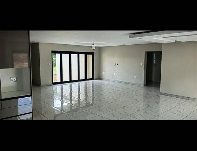 4 BEDROOM HOUSE FOR SALE IN BUFFELSPOORT